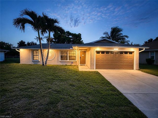 621 SW 29th TER, Cape Coral, FL 33914