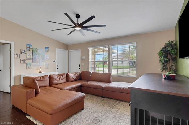 621 SW 29th TER, Cape Coral, FL 33914