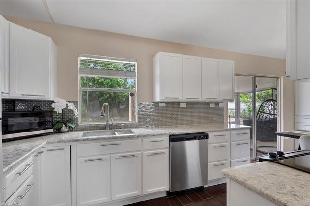 621 SW 29th TER, Cape Coral, FL 33914