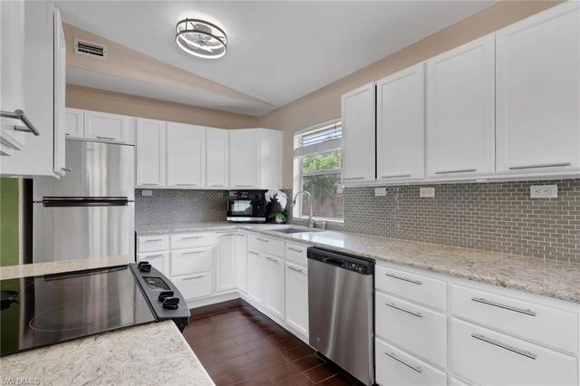 621 SW 29th TER, Cape Coral, FL 33914