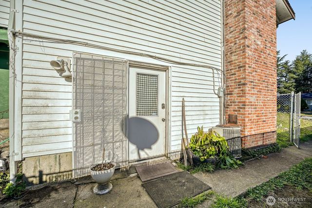 1401 Lake Youngs Way SE, Renton, WA 98058