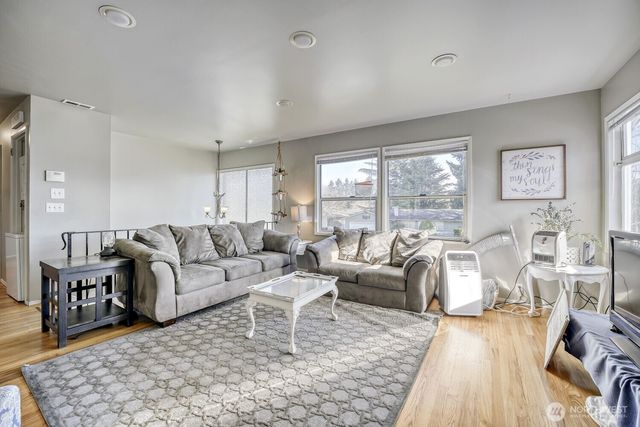 1401 Lake Youngs Way SE, Renton, WA 98058