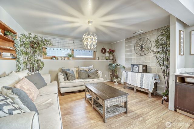 1401 Lake Youngs Way SE, Renton, WA 98058