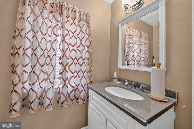 724 CHARING CROSS RD, Baltimore, MD 21229