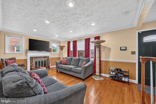 724 CHARING CROSS RD, Baltimore, MD 21229
