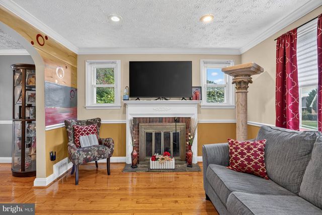 724 CHARING CROSS RD, Baltimore, MD 21229