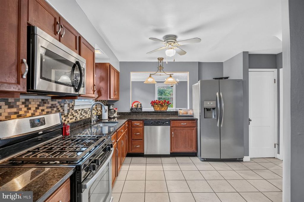 724 CHARING CROSS RD, Baltimore, MD 21229