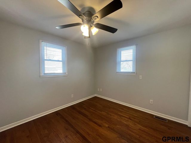 803 S Adams Street, Papillion, NE 68046