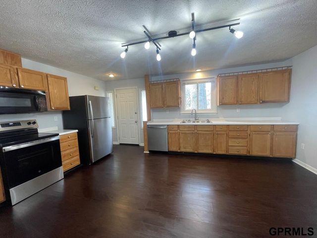 803 S Adams Street, Papillion, NE 68046