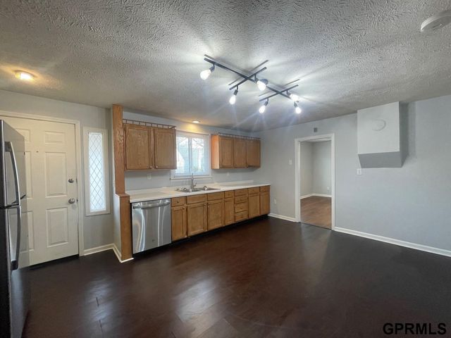 803 S Adams Street, Papillion, NE 68046