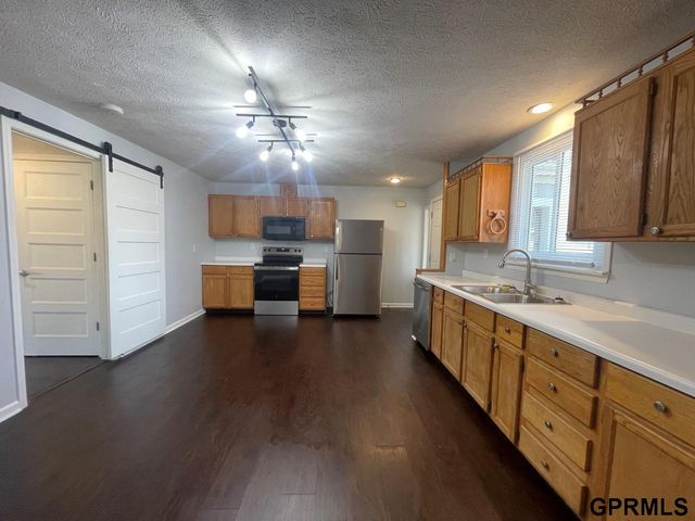 803 S Adams Street, Papillion, NE 68046