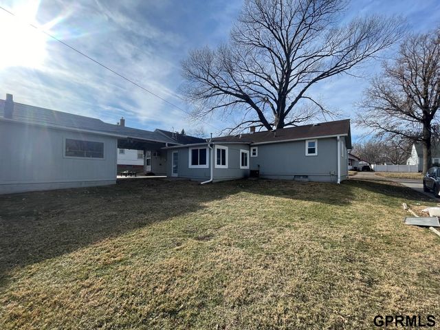 803 S Adams Street, Papillion, NE 68046