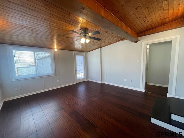 803 S Adams Street, Papillion, NE 68046