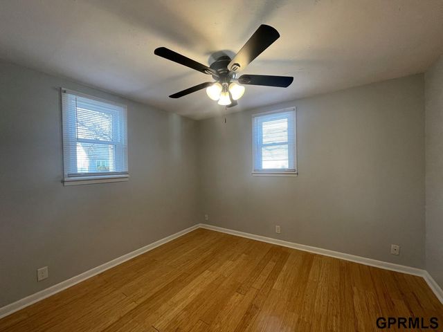 803 S Adams Street, Papillion, NE 68046