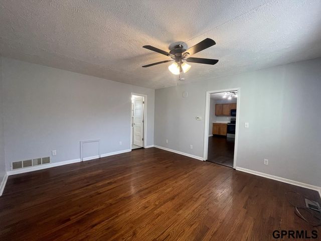 803 S Adams Street, Papillion, NE 68046