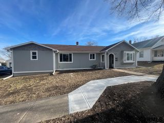 803 S Adams Street, Papillion, NE 68046