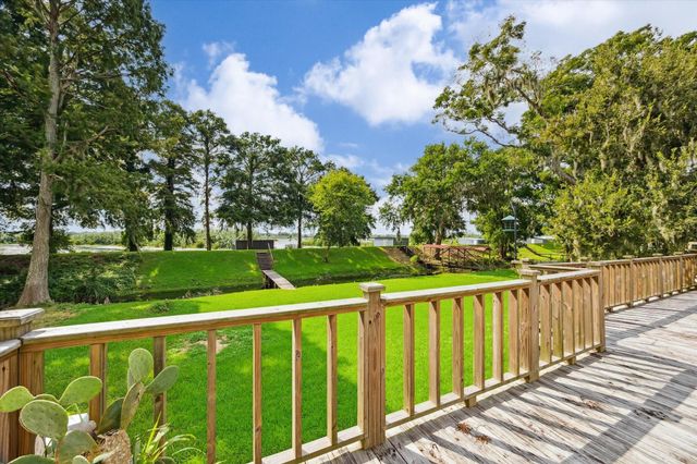 29331 County Road 25, Damon, TX 77430