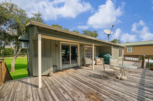 29331 County Road 25, Damon, TX 77430