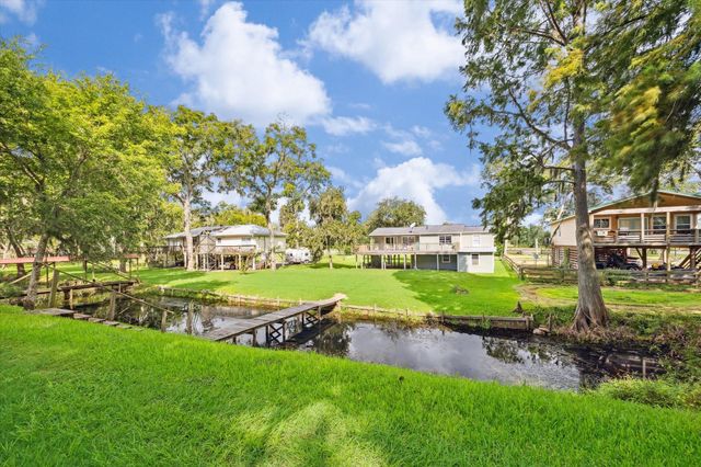 29331 County Road 25, Damon, TX 77430