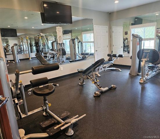 109 Pointe Circle S 109, Coram, NY 11727
