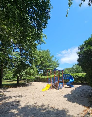 109 Pointe Circle S 109, Coram, NY 11727