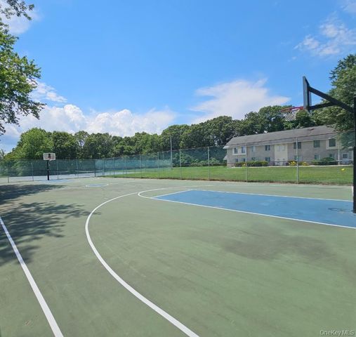 109 Pointe Circle S 109, Coram, NY 11727
