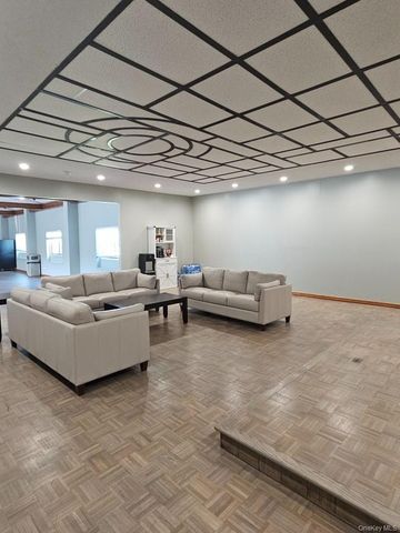109 Pointe Circle S 109, Coram, NY 11727