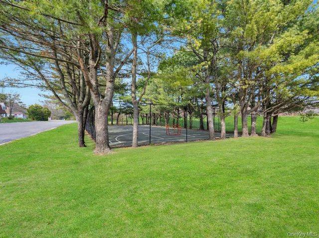 109 Pointe Circle S 109, Coram, NY 11727