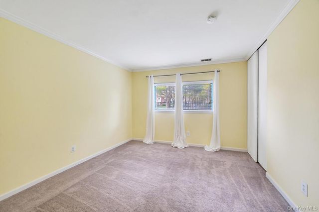 109 Pointe Circle S 109, Coram, NY 11727