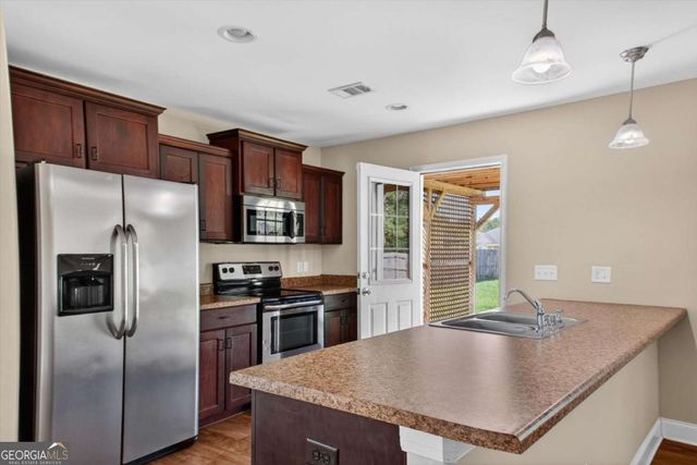 365 Creekside Circle, Ellabell, GA 31308