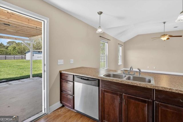 365 Creekside Circle, Ellabell, GA 31308