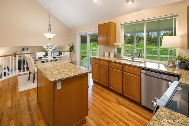 25611 Lk Wilderness Country Club Drive SE, Maple Valley, WA 98038