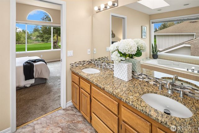 25611 Lk Wilderness Country Club Drive SE, Maple Valley, WA 98038