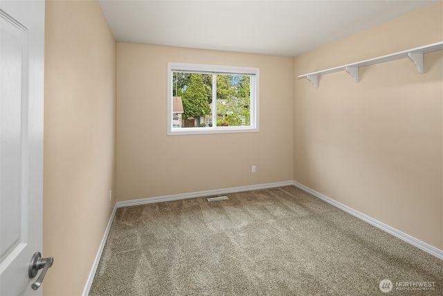 25611 Lk Wilderness Country Club Drive SE, Maple Valley, WA 98038