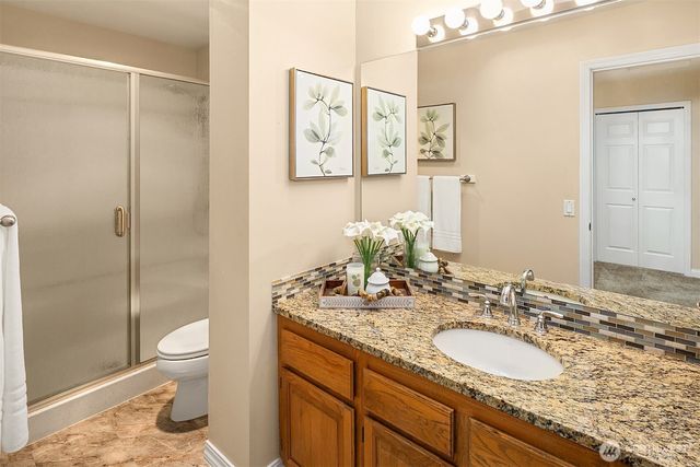 25611 Lk Wilderness Country Club Drive SE, Maple Valley, WA 98038