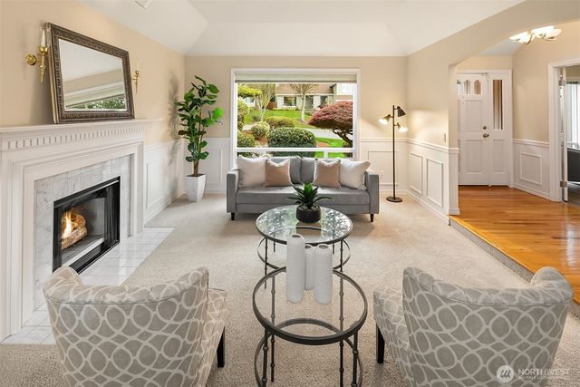 25611 Lk Wilderness Country Club Drive SE, Maple Valley, WA 98038