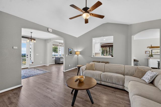 3307 Piedmont Dr, Camino, CA 95709