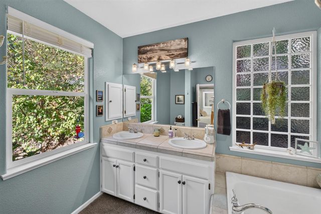 3307 Piedmont Dr, Camino, CA 95709