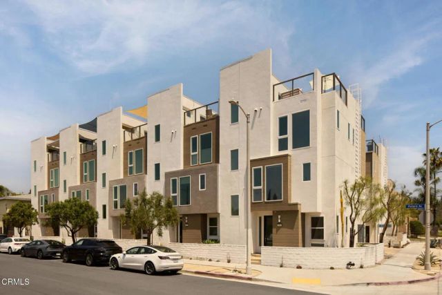 6899 Pollard Street, Los Angeles, CA 90042