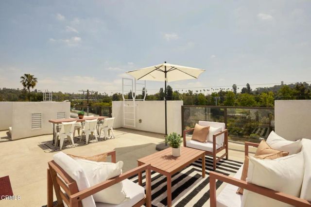 6899 Pollard Street, Los Angeles, CA 90042