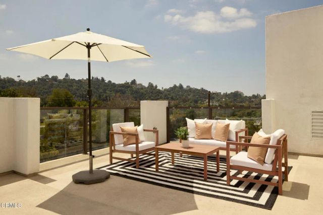 6899 Pollard Street, Los Angeles, CA 90042