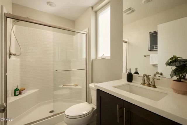 6899 Pollard Street, Los Angeles, CA 90042