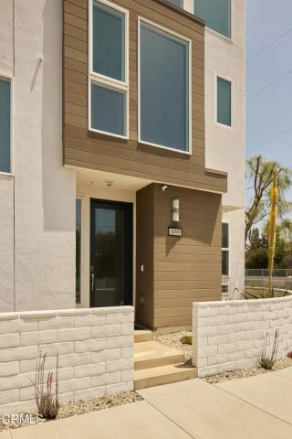 6899 Pollard Street, Los Angeles, CA 90042