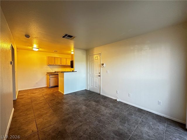 5171 LINDELL Road 101, Las Vegas, NV 89118