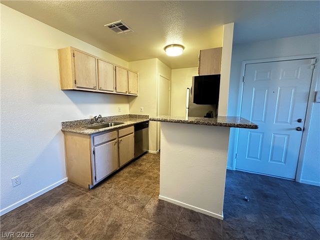 5171 LINDELL Road 101, Las Vegas, NV 89118