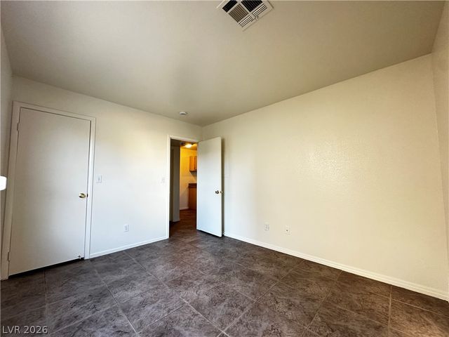 5171 LINDELL Road 101, Las Vegas, NV 89118