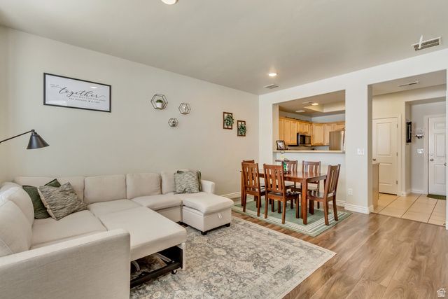 10646 S CAVE RUN LN, South Jordan, UT 84009