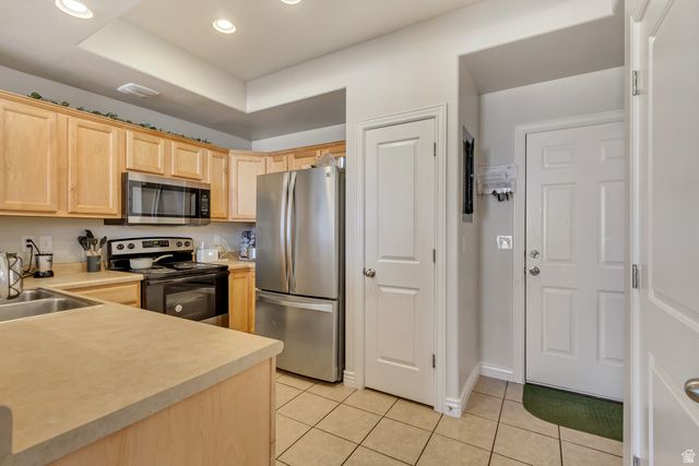 10646 S CAVE RUN LN, South Jordan, UT 84009