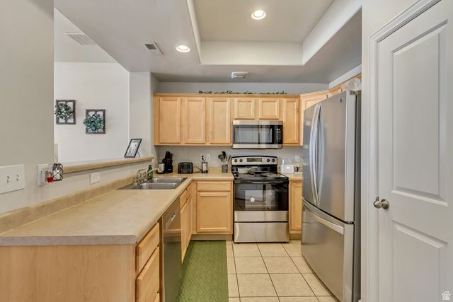 10646 S CAVE RUN LN, South Jordan, UT 84009