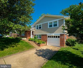 6712 NEW HOPE DR, Springfield, VA 22151